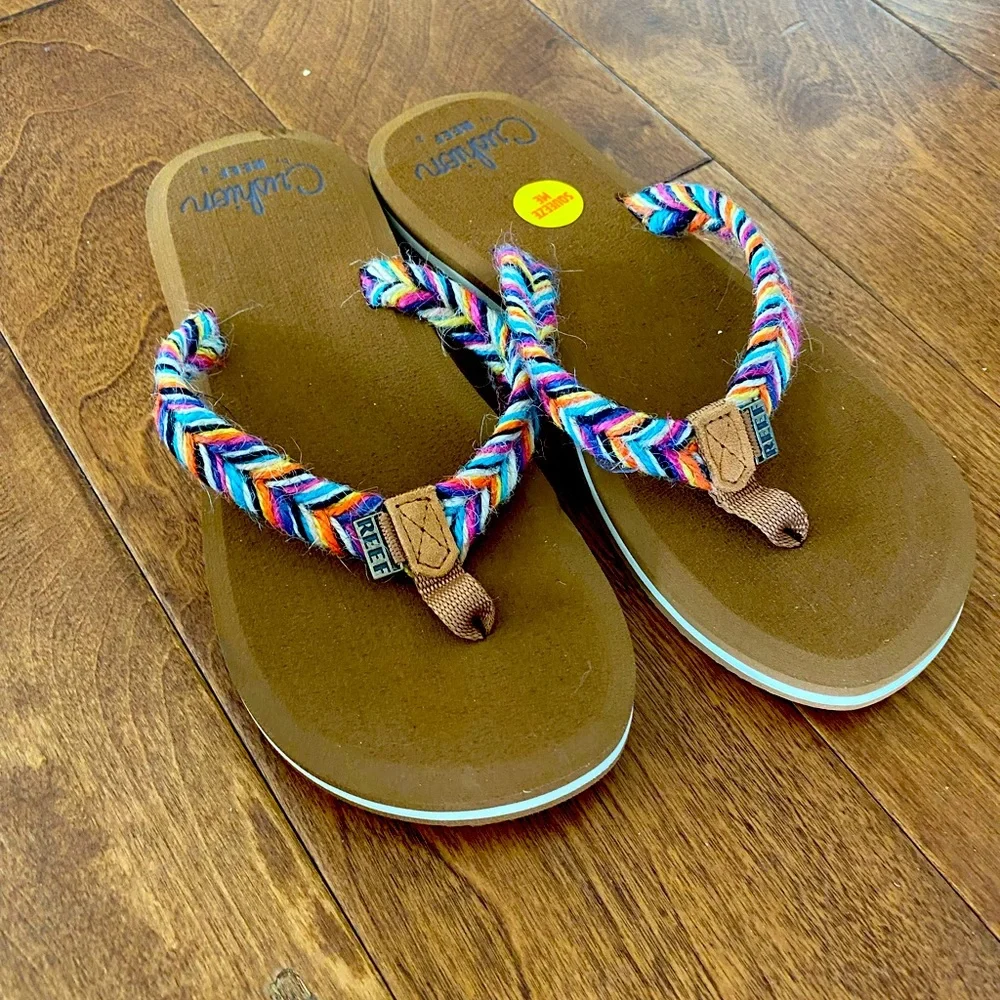 NWOT Cushion Reef girls flip flops - Picture 1 of 5